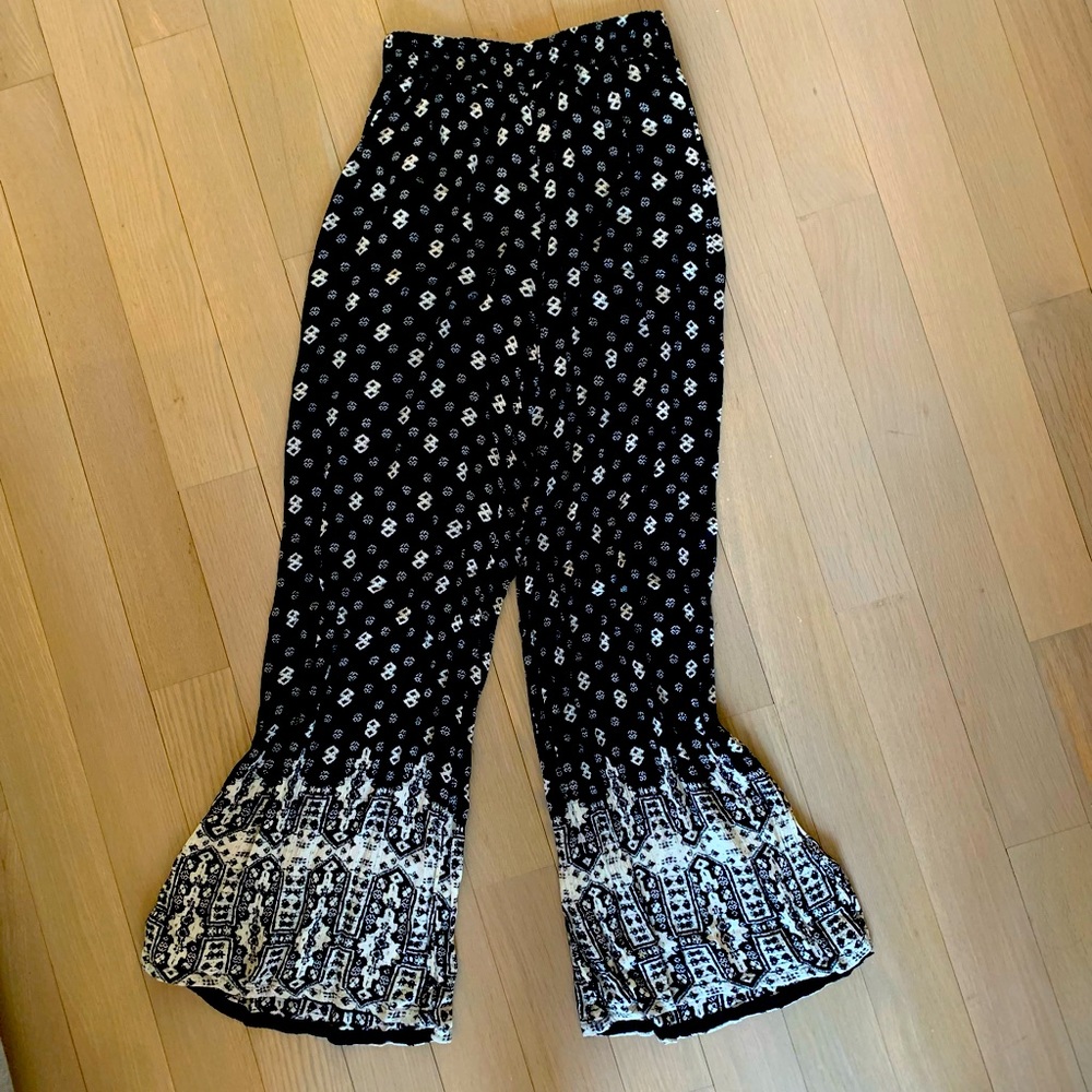 Flowy black and white patterned pants